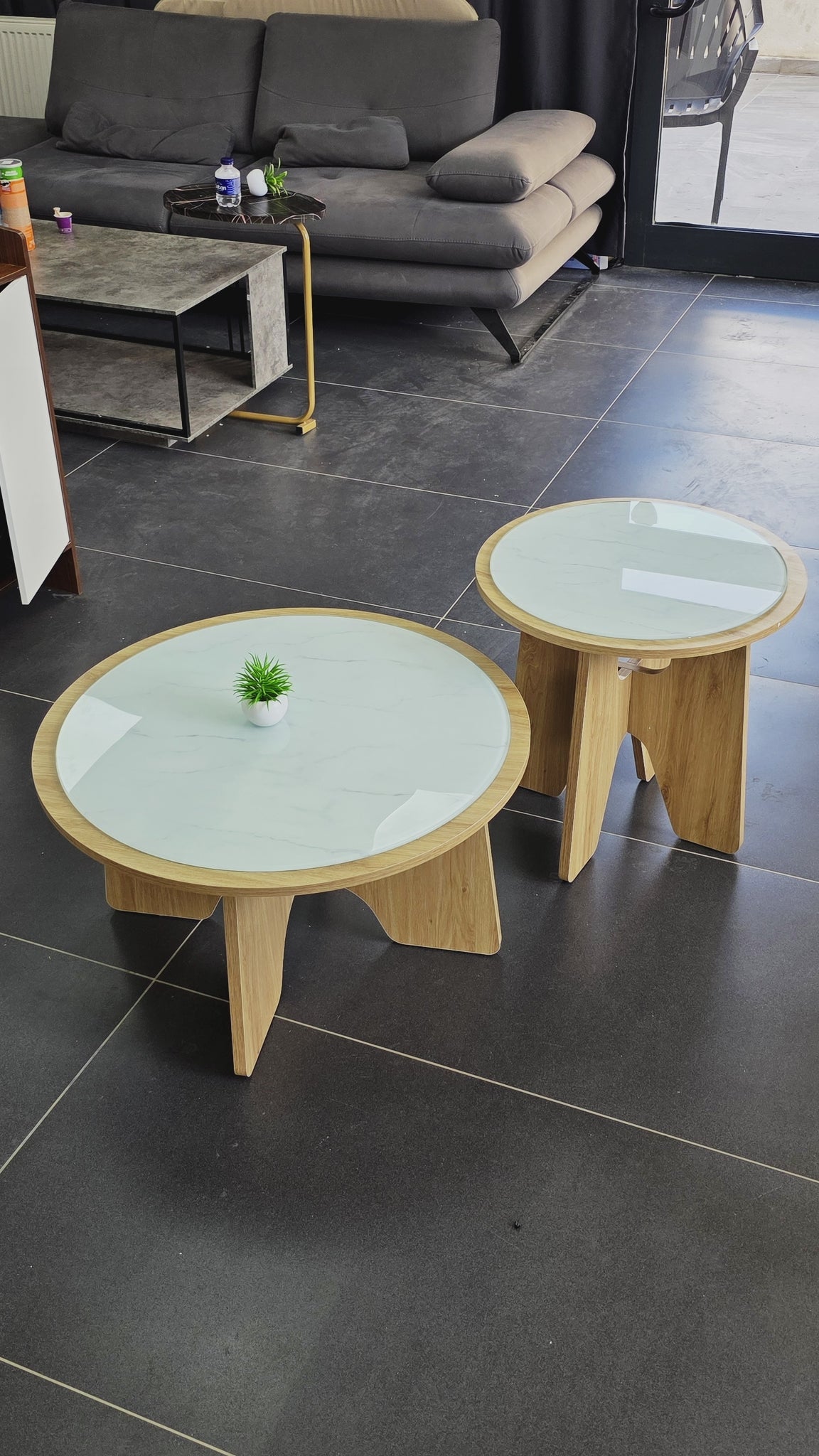 Set Tavolinash prej Druri me Xham – 2 Copë