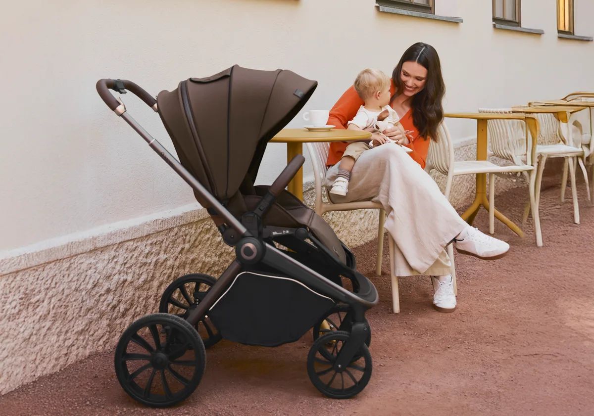 Lionelo Mika Plus Black Onyx – Karrocë për shëtitje