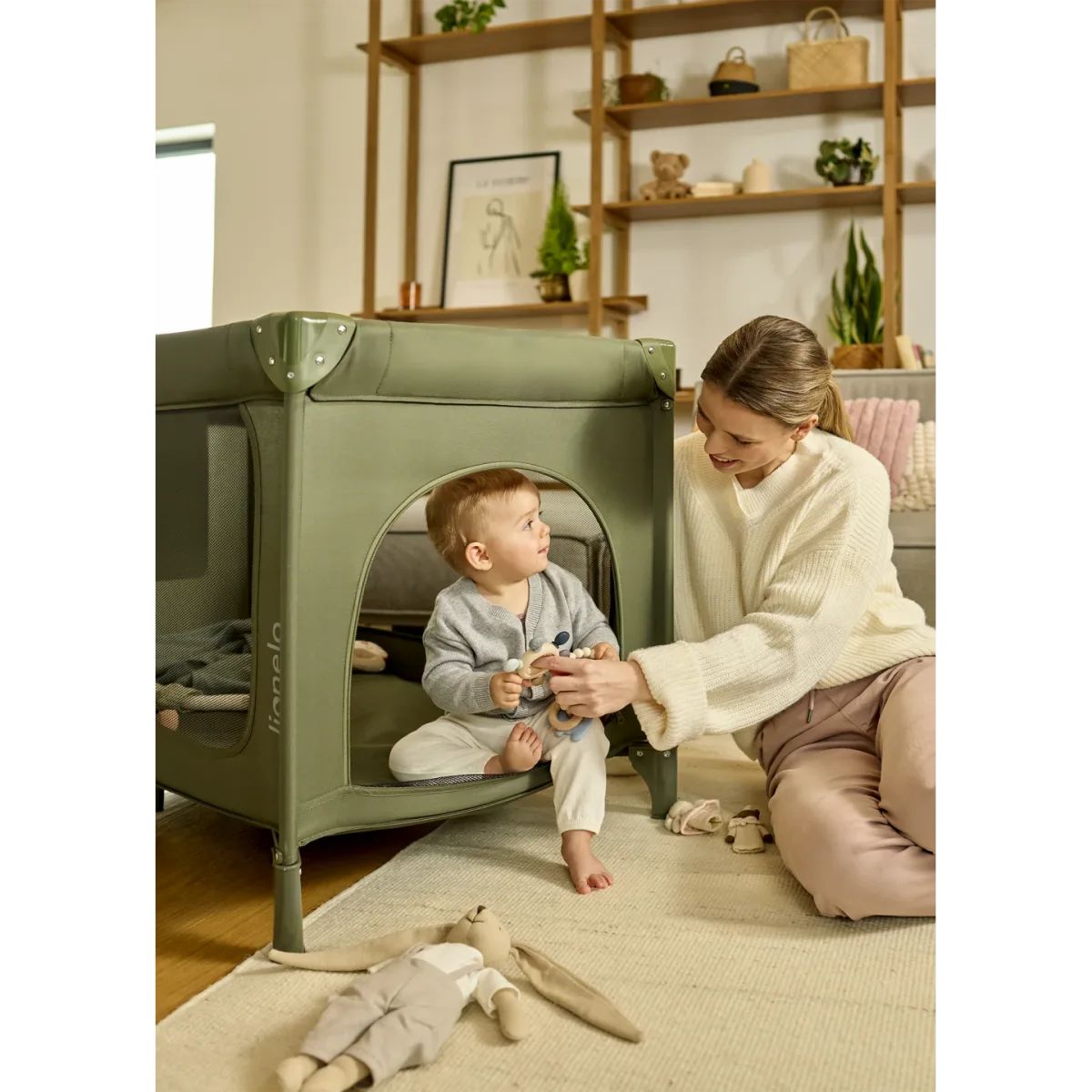 Lionelo Jasmin Easy Fold Beige Sand – Shtrat udhëtimi për bebe